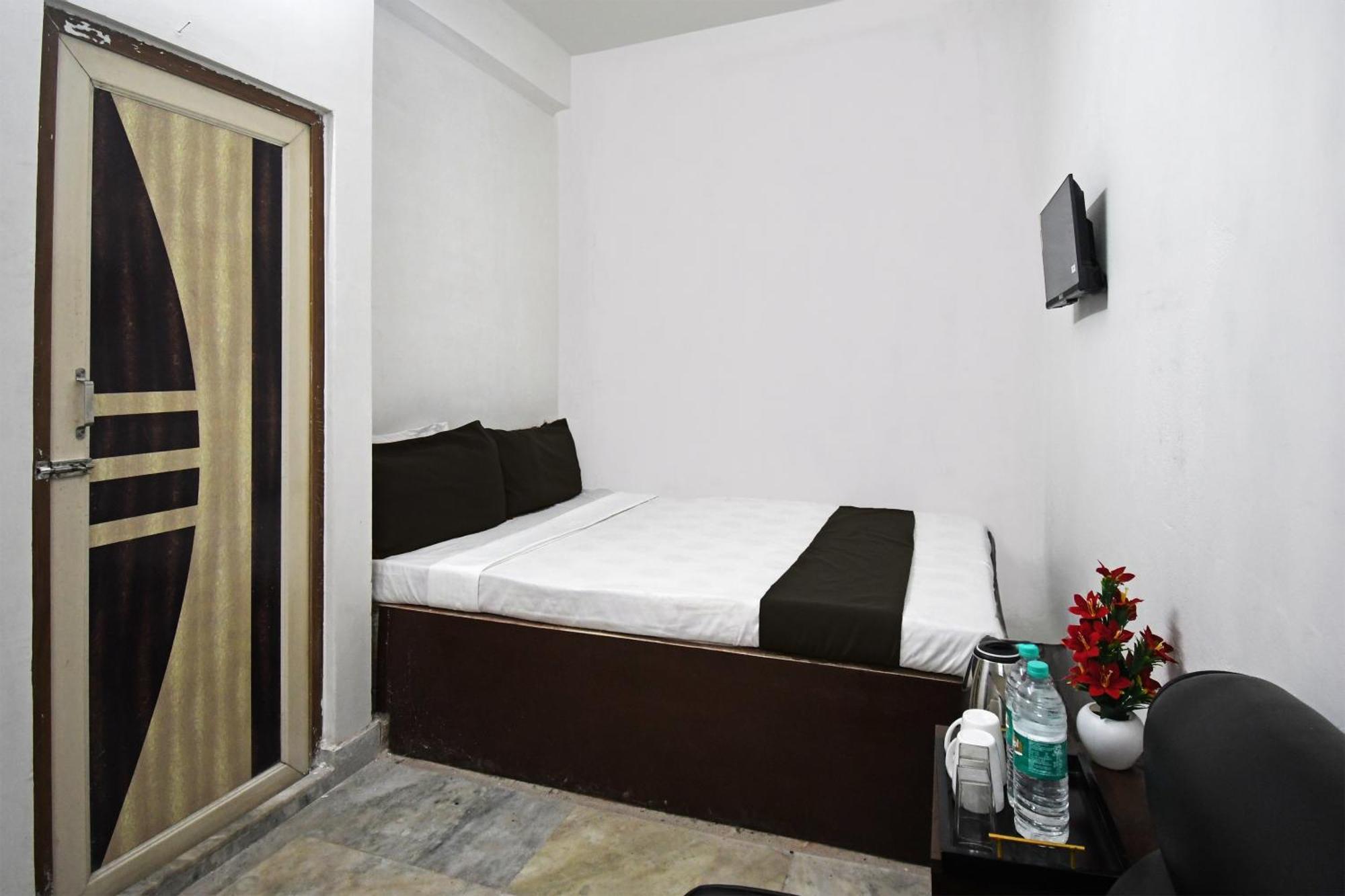 Oyo Hotel Chinar Park Колката Екстер'єр фото
