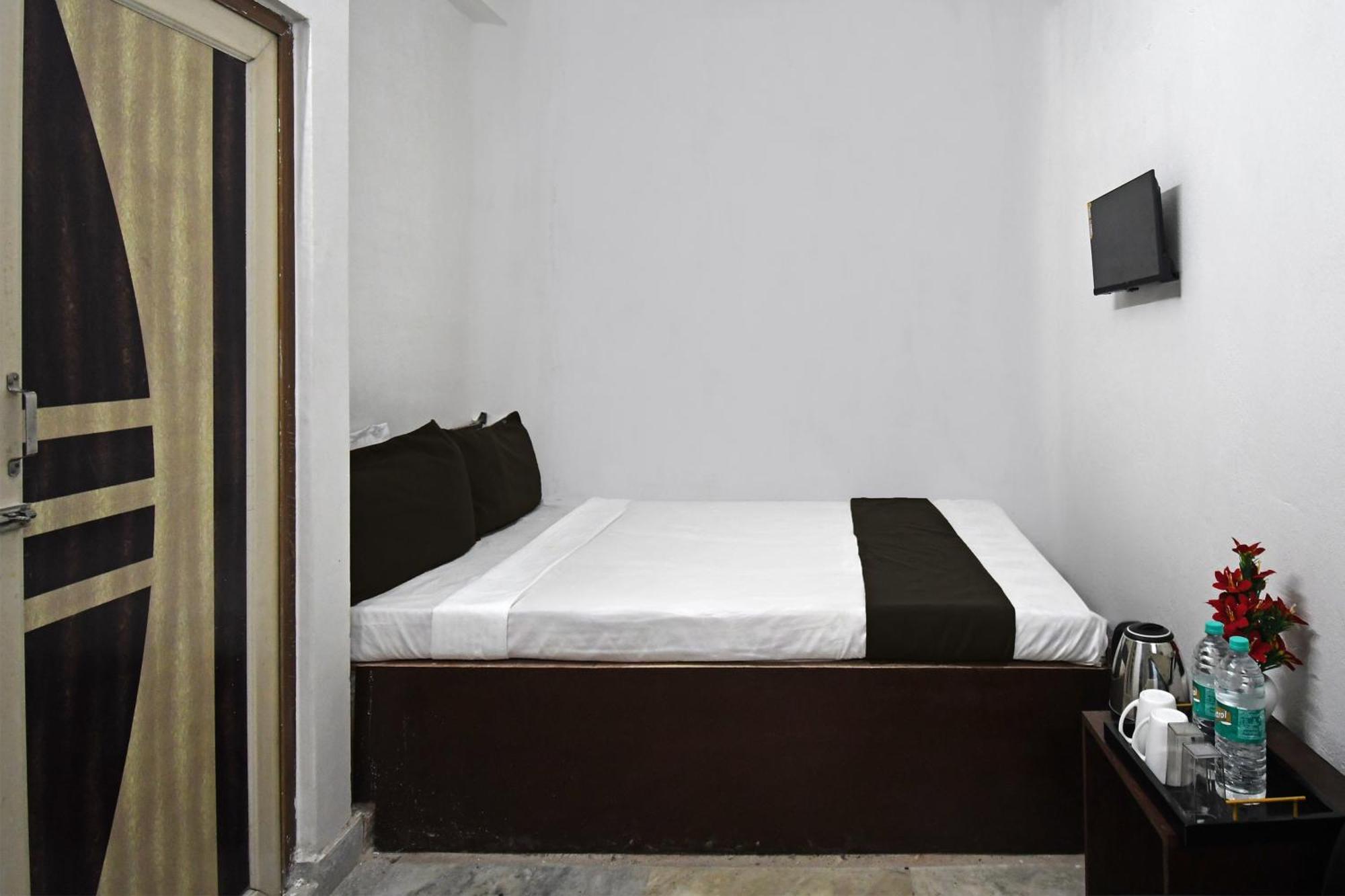 Oyo Hotel Chinar Park Колката Екстер'єр фото